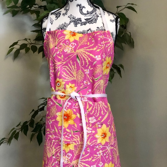 Andys Aprons - not so basic!  “Pink Flower” - Picture 1 of 3